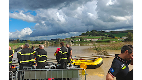 Maltempo a Castelfiorentino, fiume Elsa esondato: chiusa la Strada 429