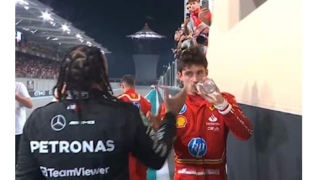 F1, lo sguardo d'intesa tra Hamilton e Leclerc ad Abu Dhabi. VIDEO