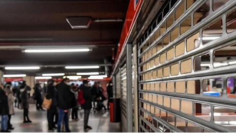 Trasporti, sciopero nazionale venerdì 8 novembre senza fasce di garanzia: i rischi per treni, metro e bus