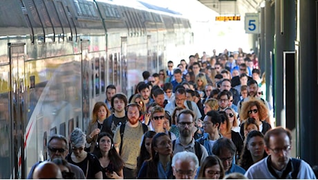 Domenica 8 settembre sciopero treni, lunedì 9 settembre mezzi pubblici a rischio: ecco gli orari e le fasce garantite