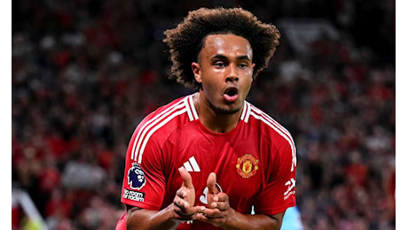 Liverpool-Manchester United, il gesto dei tifosi per Zirkzee e la reazione dell'attaccante