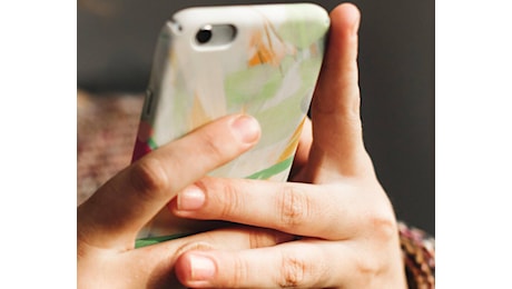 WhatsApp down oggi 12 aprile, problemi per messaggi e stato