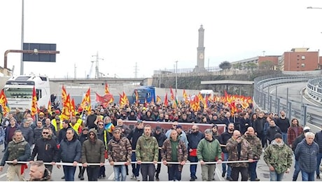 Calp, protesta nel porto di Genova, varchi presidiati dalle 6 del mattino