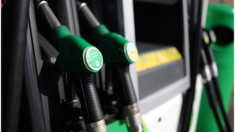 Accise diesel e benzina, aumenti di 13,5 centesimi al litro per camionisti e pendolari