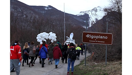 Hotel Rigopiano, la beffa: perse il figlio nella slavina e svenne. Ora le chiedono il ticket