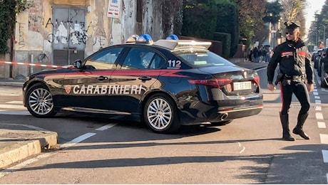 Saronno, rapina in via Parini. I testimoni: “Abbiamo sentito degli spari e un’auto sgommare e fuggire”