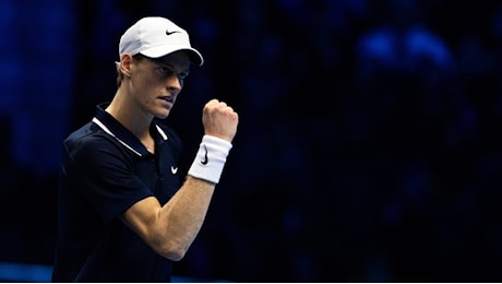 Sinner in semifinale alle Atp Finals 2024: decisiva la vittoria di De Minaur nel primo set con Fritz