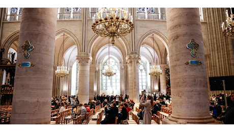 Notre-Dame a Parigi ospita le prime messe di Natale dopo il rogo