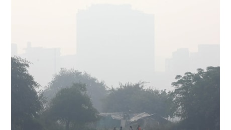 Inquinamento, emergenza smog tossico a New Delhi: crescono rischi per la salute