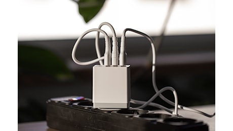 Carica batterie, lo standard diventa la porta Usb-C: Apple ha perso