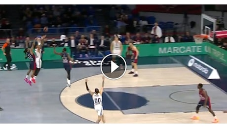 Miracolo di Clyburn, sciocchezza di Moneke: il gioco da 4 punti che dà la vittoria alla Virtus Bologna. Guarda il video