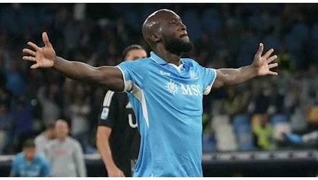 Il Napoli supera 3-1 il Como e allunga in vetta. Lukaku protagonista: un gol e due assist