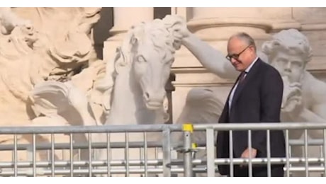 IL VIDEO. Inaugurata la passerella a Fontana di Trevi, primi turisti stupiti