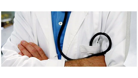 Cercasi medico, stipendio da 30mila euro al mese: un annuncio di lavoro fa sognare i camici bianchi di tutto il mondo